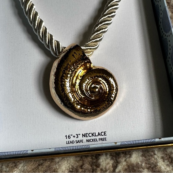 NIB- Piper K Shell Cord Necklace - Picture 2 of 3